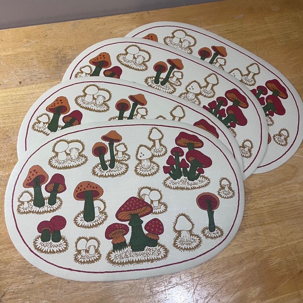 Vtg JCPenney Mushroom Placemats Set of 4 Retro 70s Oval Woodland Cream Red Green